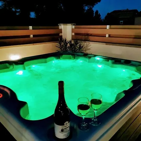 Ferienhaus In Mit Beheiztem Whirlpool