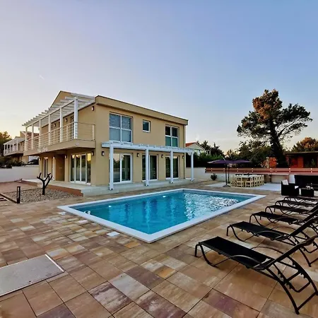 Ferienhaus In Mit Beheiztem Whirlpool Holiday home