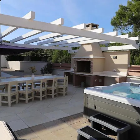 Holiday home Ferienhaus In Mit Beheiztem Whirlpool *